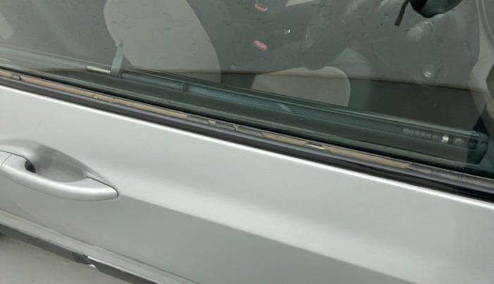 2017 Hyundai Grand i10 SPORTZ (O) AT 1.2 KAPPA VTVT, Petrol, Automatic, 72,376 km, Driver-side door - Weather strip has minor damage