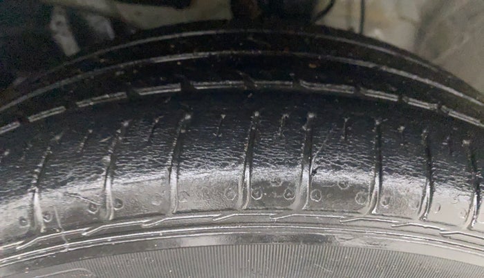 2017 Honda City V MT PETROL, Petrol, Manual, 35,601 km, Left Front Tyre Tread