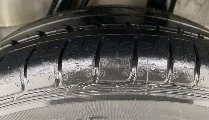 2017 Honda City V MT PETROL, Petrol, Manual, 35,601 km, Left Rear Tyre Tread