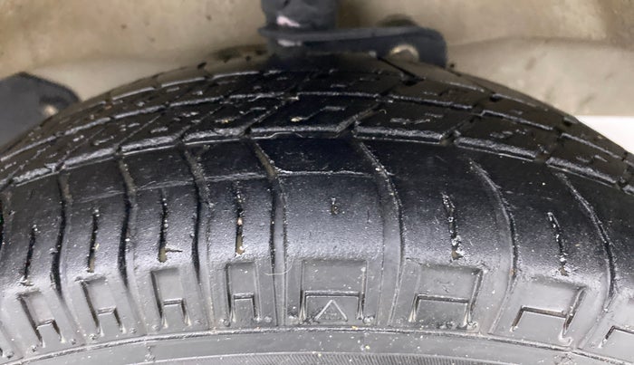2019 Maruti Eeco 7 STR, Petrol, Manual, 24,832 km, Right Front Tyre Tread