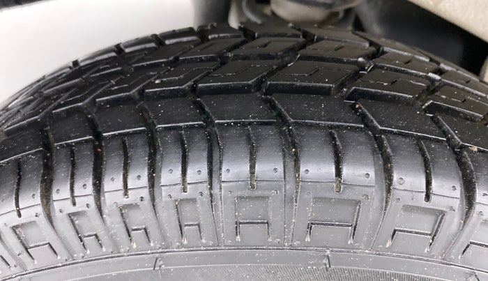 2019 Maruti Eeco 7 STR, Petrol, Manual, 24,832 km, Right Rear Tyre Tread