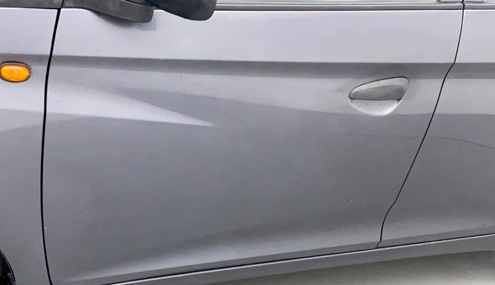 2017 Hyundai Eon MAGNA +, Petrol, Manual, 50,472 km, Front passenger door - Slightly dented