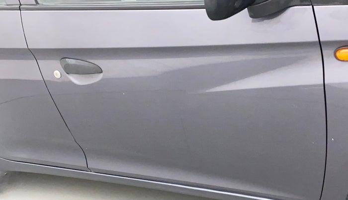 2017 Hyundai Eon MAGNA +, Petrol, Manual, 50,472 km, Driver-side door - Slightly rusted