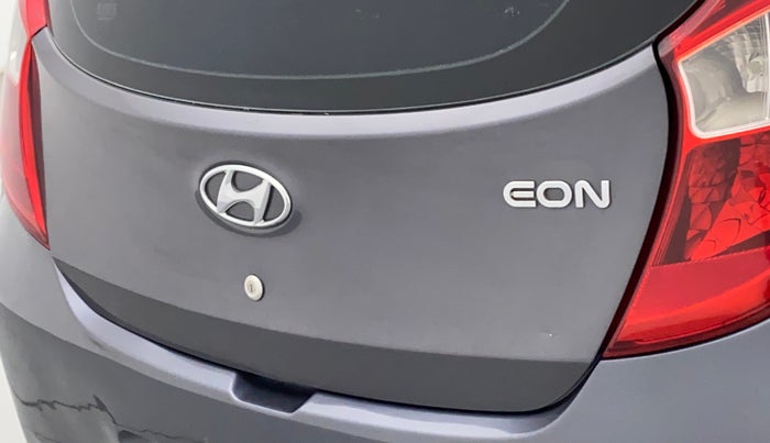 2017 Hyundai Eon MAGNA +, Petrol, Manual, 50,472 km, Dicky (Boot door) - Minor scratches