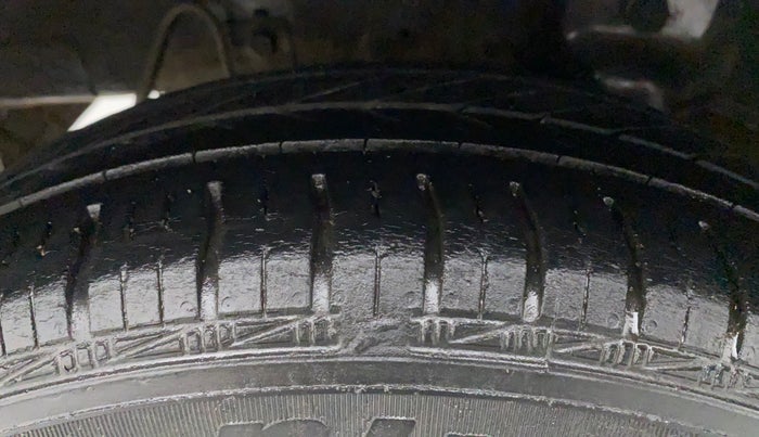 2017 Hyundai Eon MAGNA +, Petrol, Manual, 50,472 km, Right Rear Tyre Tread