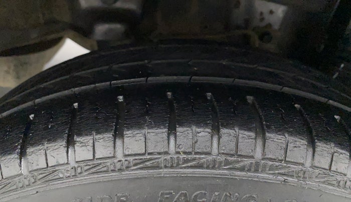 2017 Hyundai Eon MAGNA +, Petrol, Manual, 50,472 km, Left Rear Tyre Tread
