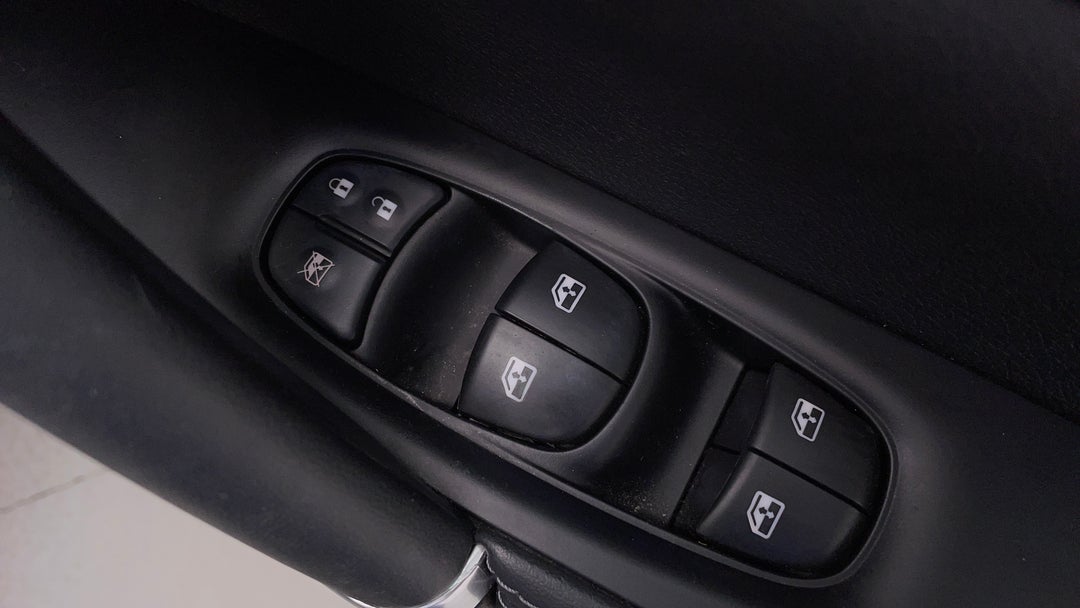 2018 Nissan Qashqai Ti, Automatic, 52888 km, Drivers Side Door Panel Controls