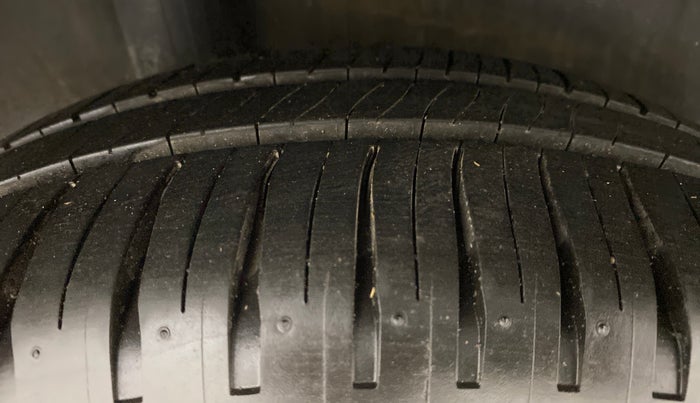 2015 Honda City V MT PETROL, Petrol, Manual, 61,965 km, Right Rear Tyre Tread