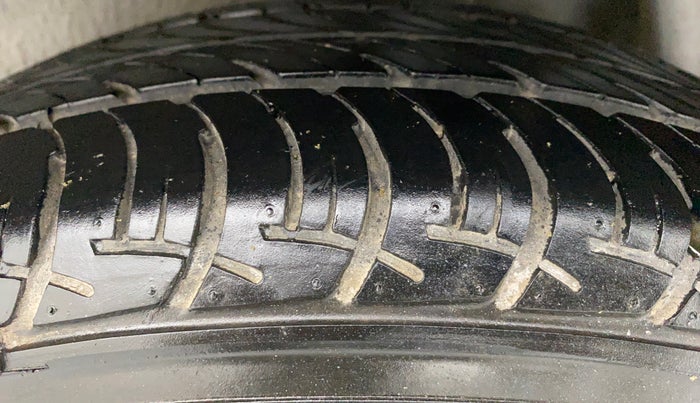 2015 Maruti Celerio VXI d, Petrol, Manual, 81,840 km, Left Rear Tyre Tread