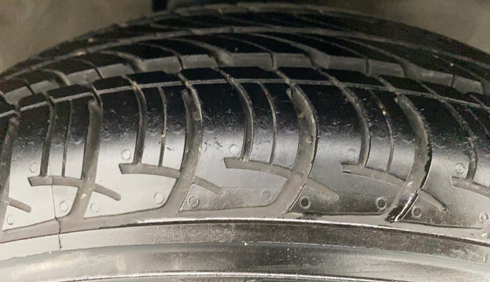 2015 Maruti Celerio VXI d, Petrol, Manual, 81,840 km, Right Front Tyre Tread