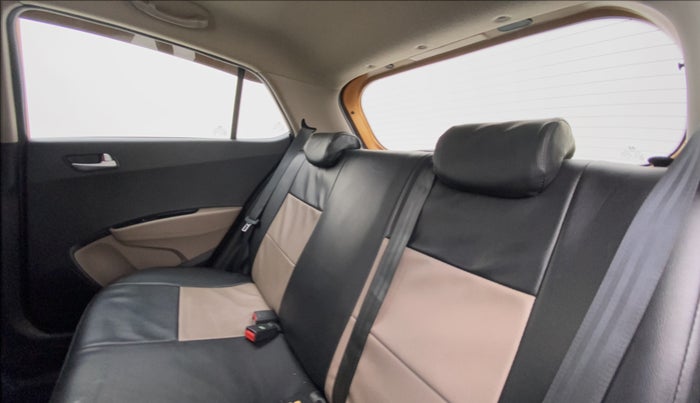 2016 Hyundai Grand i10 ASTA 1.2 VTVT, Petrol, Manual, 69,702 km, Right Side Rear Door Cabin