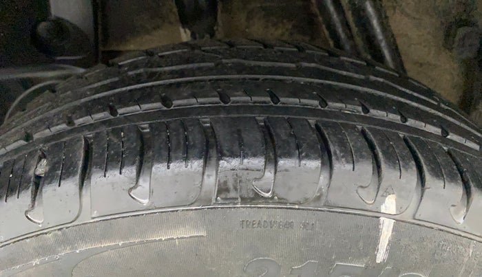 2017 Renault Duster RXS CVT, Petrol, Automatic, 28,069 km, Right Rear Tyre Tread