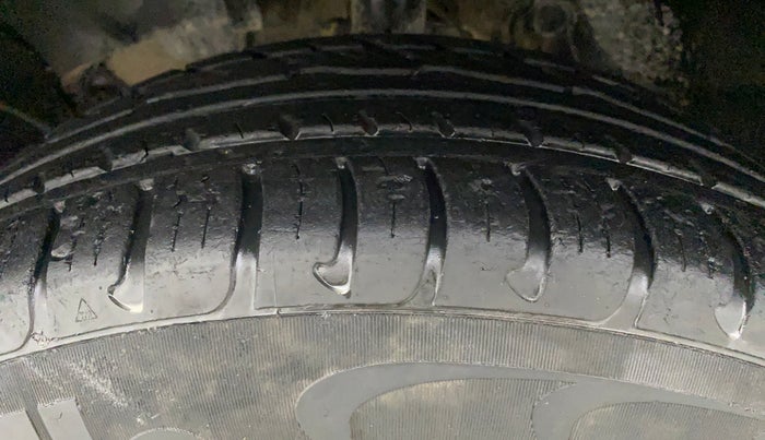 2017 Renault Duster RXS CVT, Petrol, Automatic, 28,069 km, Left Front Tyre Tread