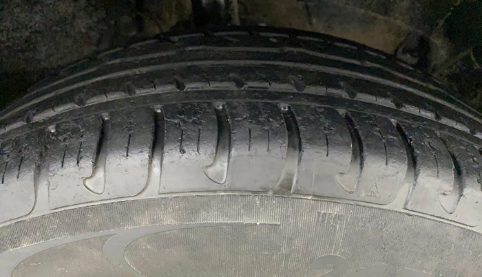 2017 Renault Duster RXS CVT, Petrol, Automatic, 28,069 km, Right Front Tyre Tread