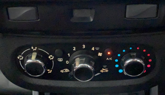 2017 Renault Duster RXS CVT, Petrol, Automatic, 28,069 km, AC Unit - Directional switch has minor damage