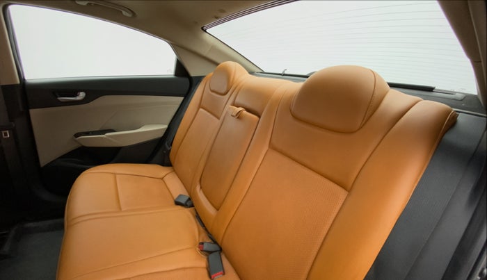 2018 Hyundai Verna 1.6 CRDI SX + AT, Diesel, Automatic, 34,484 km, Right Side Rear Door Cabin