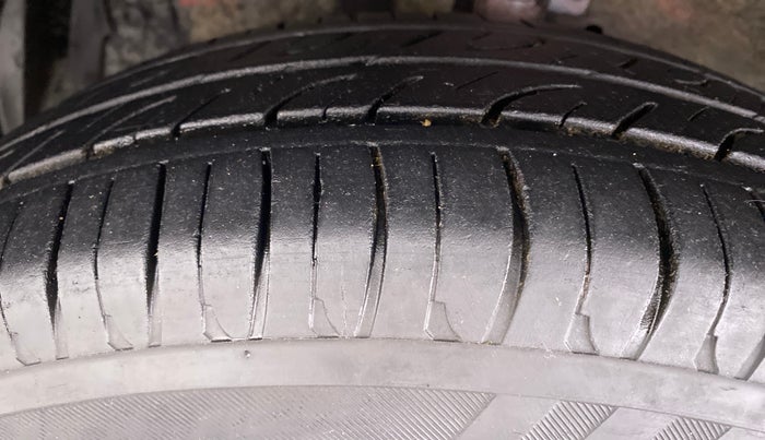 2017 Maruti Swift VXI D, Petrol, Manual, 54,038 km, Left Front Tyre Tread