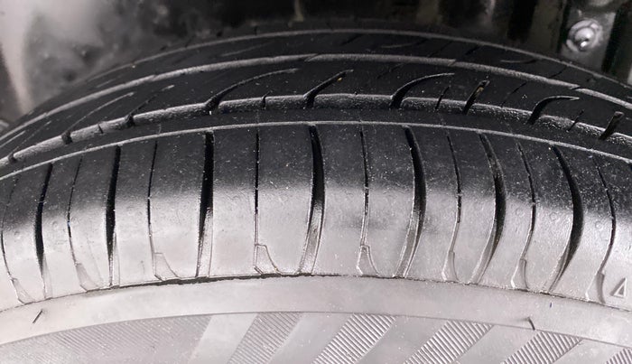 2017 Maruti Swift VXI D, Petrol, Manual, 54,038 km, Left Rear Tyre Tread
