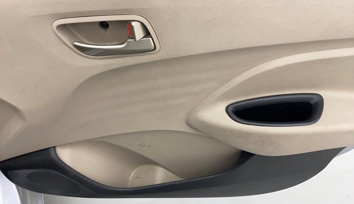 2019 Hyundai NEW SANTRO 1.1 MAGNA AMT, Petrol, Automatic, 17,940 km, Driver Side Door Panels Control