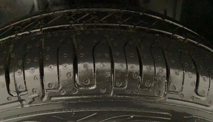 2016 Datsun Go A, Petrol, Manual, 31,330 km, Left Front Tyre Tread