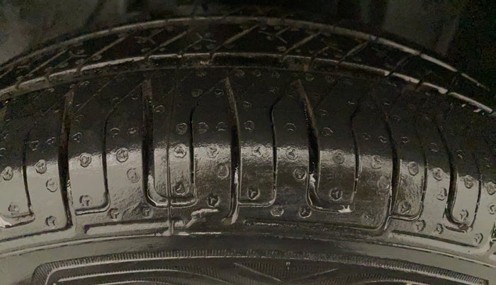2016 Datsun Go A, Petrol, Manual, 31,330 km, Right Front Tyre Tread