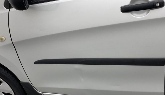 2017 Maruti Celerio VXI, CNG, Manual, 84,561 km, Front passenger door - Slightly dented
