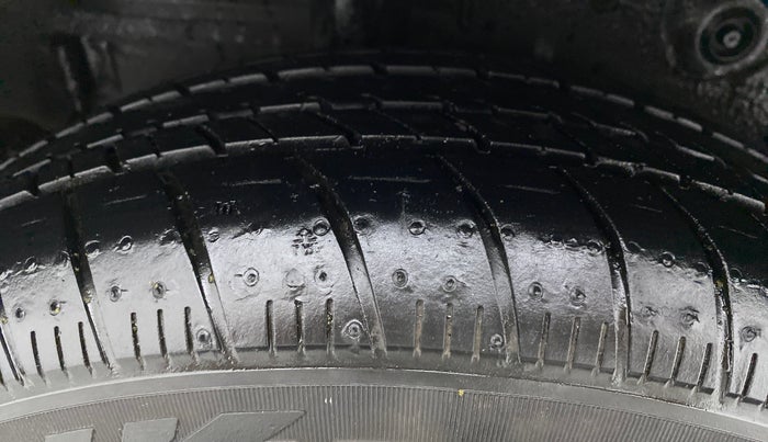 2017 Maruti Celerio VXI, CNG, Manual, 84,901 km, Right Rear Tyre Tread