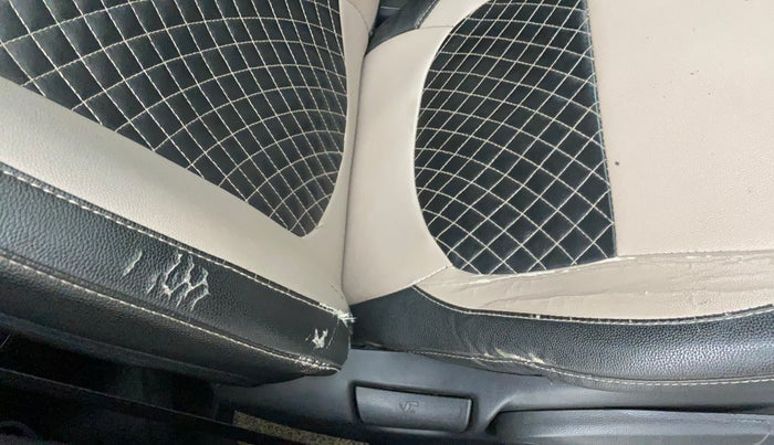 2016 Hyundai Creta SX PLUS 1.6 PETROL, Petrol, Manual, 1,00,496 km, Driver seat - Cover slightly torn