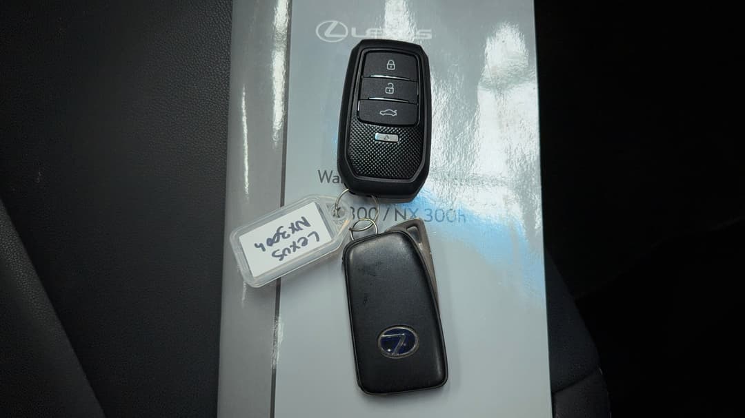 2018 Lexus Nx300h Luxury Hybrid (FWD), Automatic, 68525 km, Key Close-up