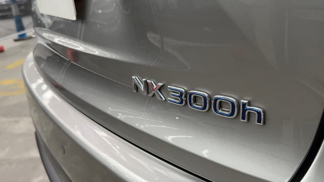 2018 Lexus Nx300h Luxury Hybrid (FWD), Automatic, 68525 km, Badge (Boot Right Side)