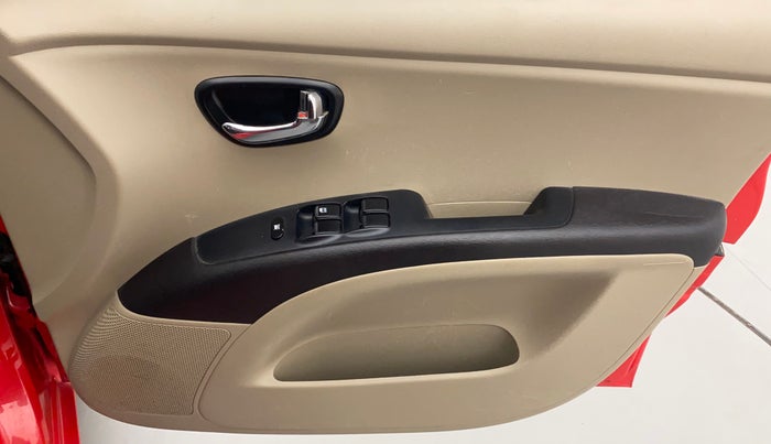 2013 Hyundai i10 MAGNA 1.1, CNG, Manual, 67,521 km, Driver Side Door Panels Control