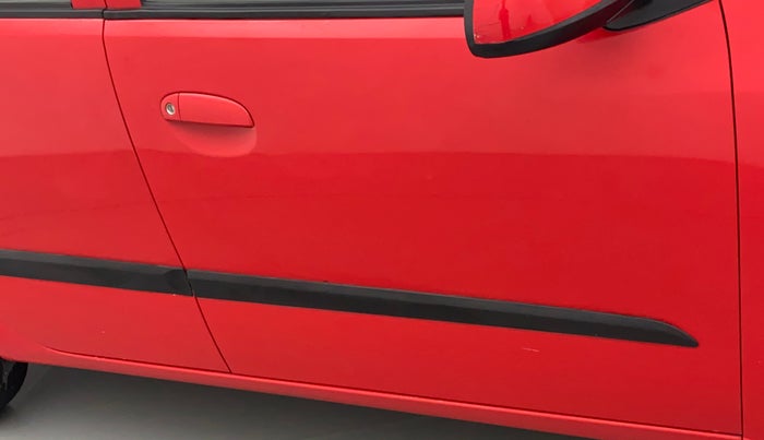 2013 Hyundai i10 MAGNA 1.1, CNG, Manual, 67,521 km, Driver-side door - Minor scratches