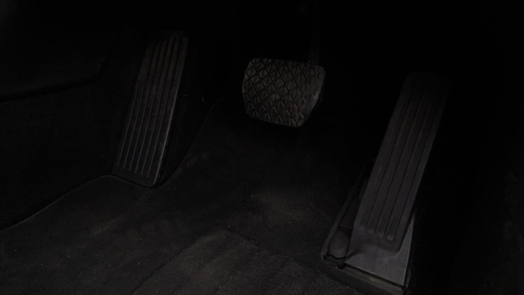 2021 Mazda 3 G20 Touring, Automatic, 58999 km, Pedals and Footmat