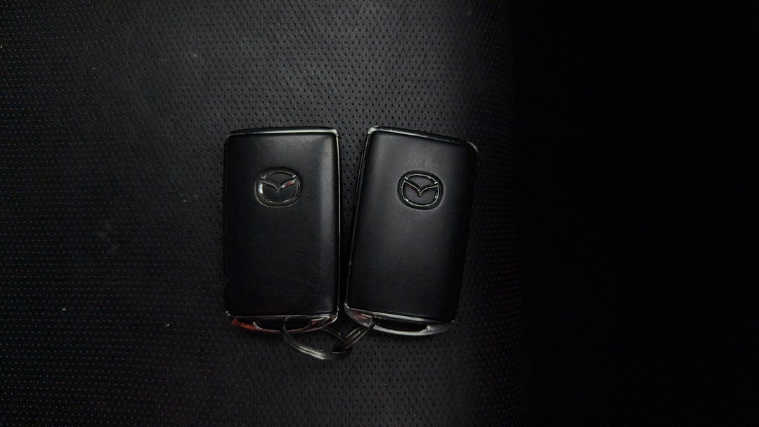 2021 Mazda 3 G20 Touring, Automatic, 58999 km, Key Close-up