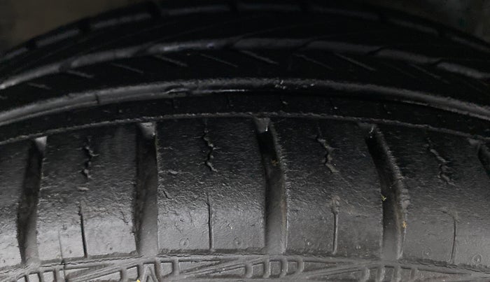 2013 Toyota Etios G, Petrol, Manual, 38,445 km, Right Front Tyre Tread