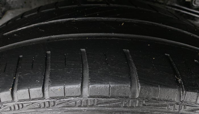 2013 Toyota Etios G, Petrol, Manual, 38,230 km, Right Rear Tyre Tread