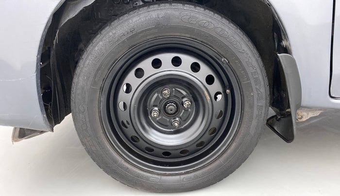 2013 Toyota Etios G, Petrol, Manual, 38,445 km, Left Front Wheel