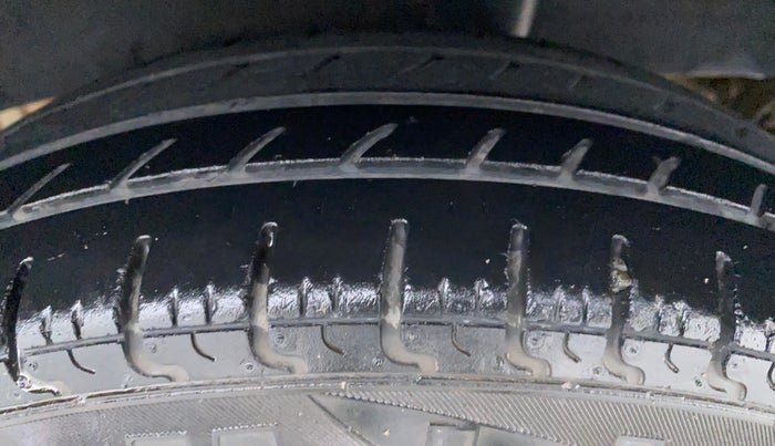 2017 Renault Kwid RXT, Petrol, Manual, 22,611 km, Left Rear Tyre Tread