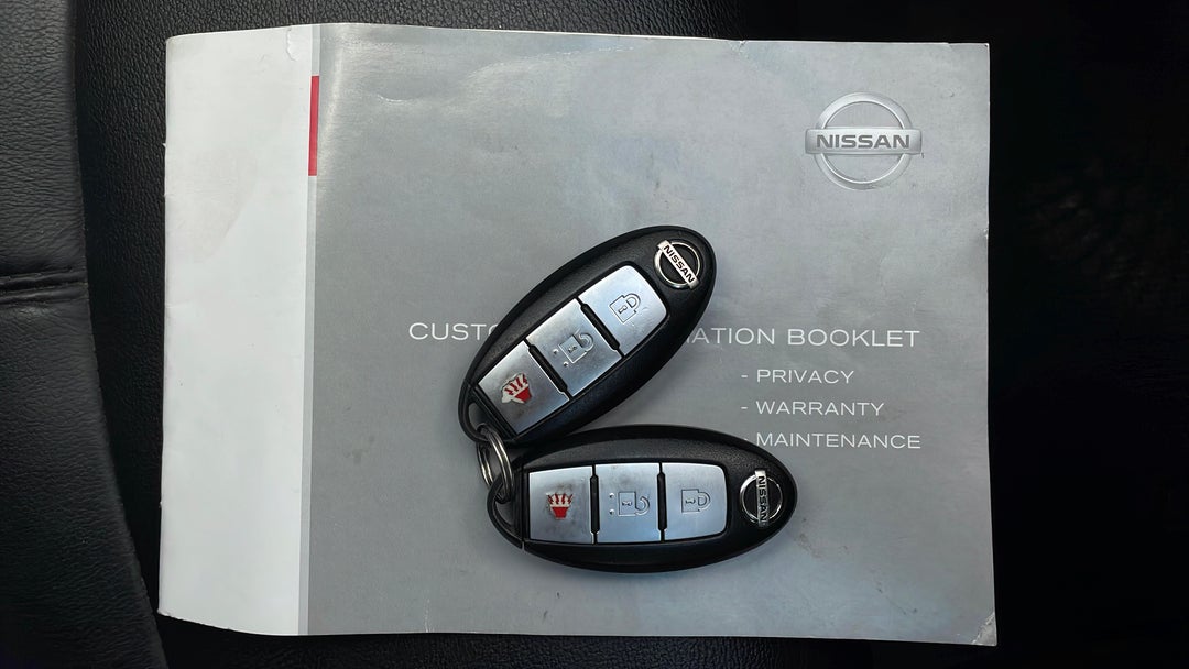 2014 Nissan Pathfinder St-l (4x4), Automatic, 98672 km, Key Close-up