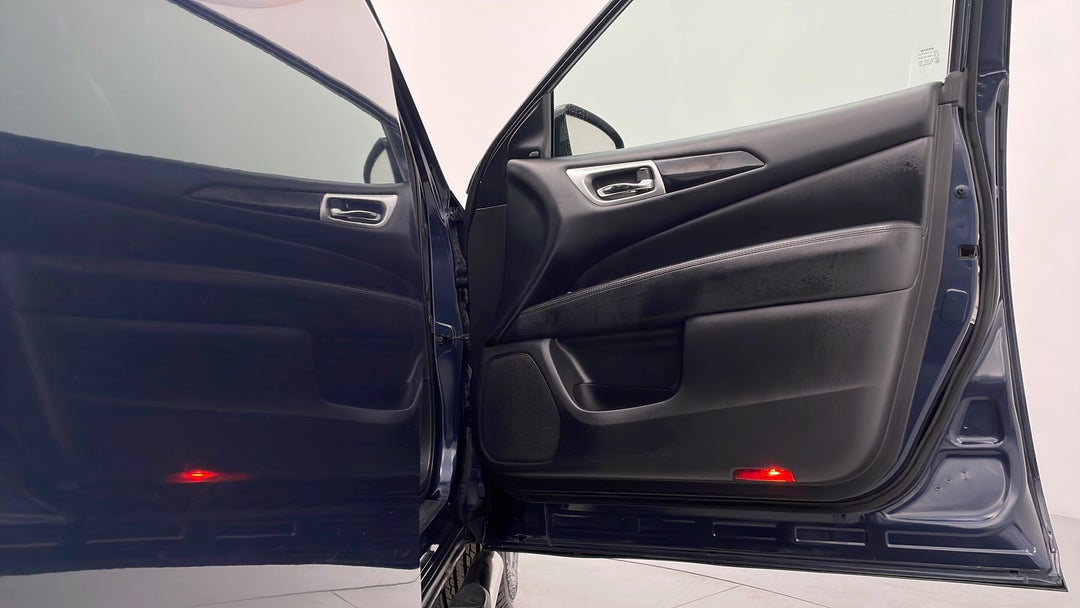 2014 Nissan Pathfinder St-l (4x4), Automatic, 98672 km, Speaker View