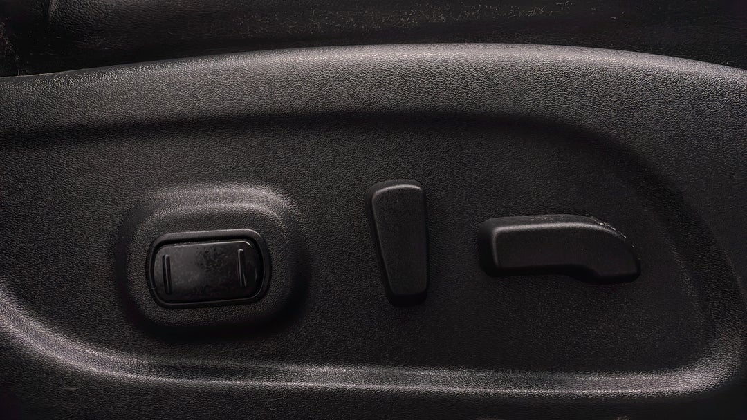 2014 Nissan Pathfinder St-l (4x4), Automatic, 98672 km, Drivers Side Adjustment Panel