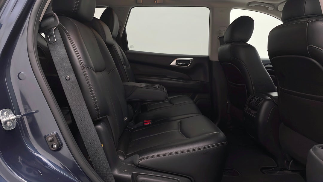 2014 Nissan Pathfinder St-l (4x4), Automatic, 98672 km, Right Side Rear Door Cabin View
