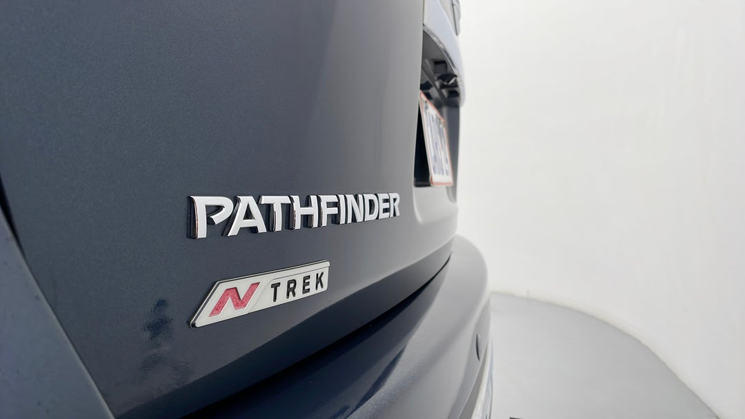 2014 Nissan Pathfinder St-l (4x4), Automatic, 98672 km, Badge (Boot Left Side)