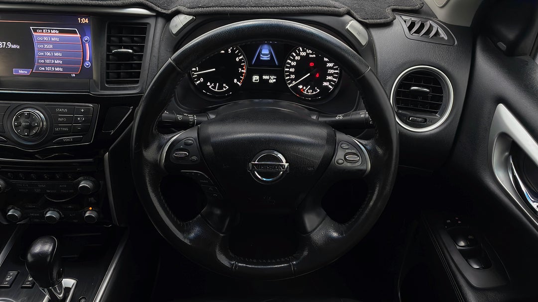 2014 Nissan Pathfinder St-l (4x4), Automatic, 98672 km, Steering Wheel Close-up
