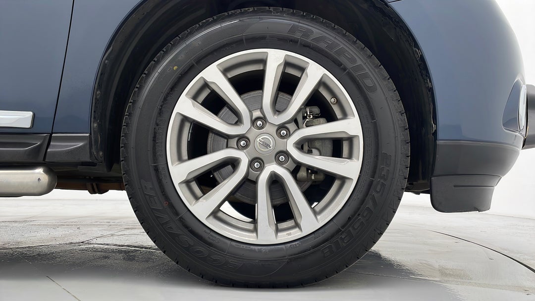 2014 Nissan Pathfinder St-l (4x4), Automatic, 98672 km, Right Front Wheel