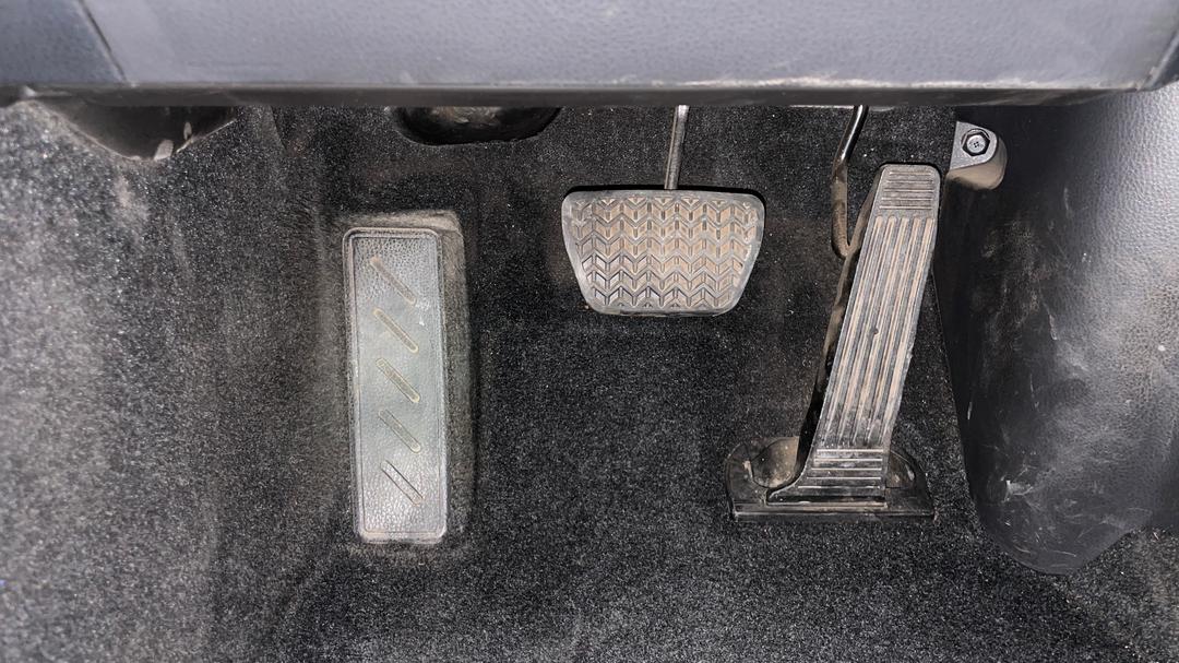 2023 Toyota Camry Ascent Hybrid, Automatic, 45734 km, Pedals and Footmat