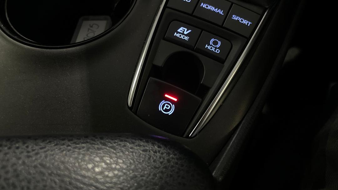 2023 Toyota Camry Ascent Hybrid, Automatic, 45734 km, Handbrake