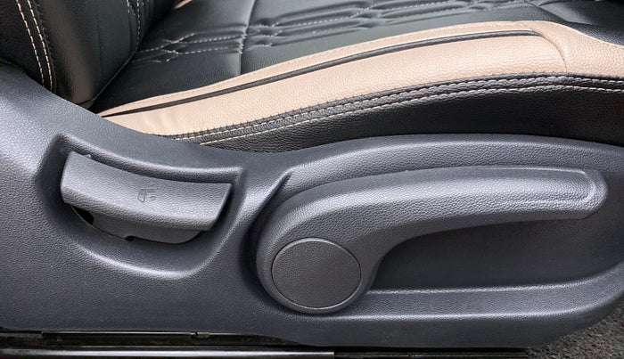 2018 Hyundai Elite i20 ASTA 1.2, Petrol, Manual, 16,801 km, Driver Side Adjustment Panel