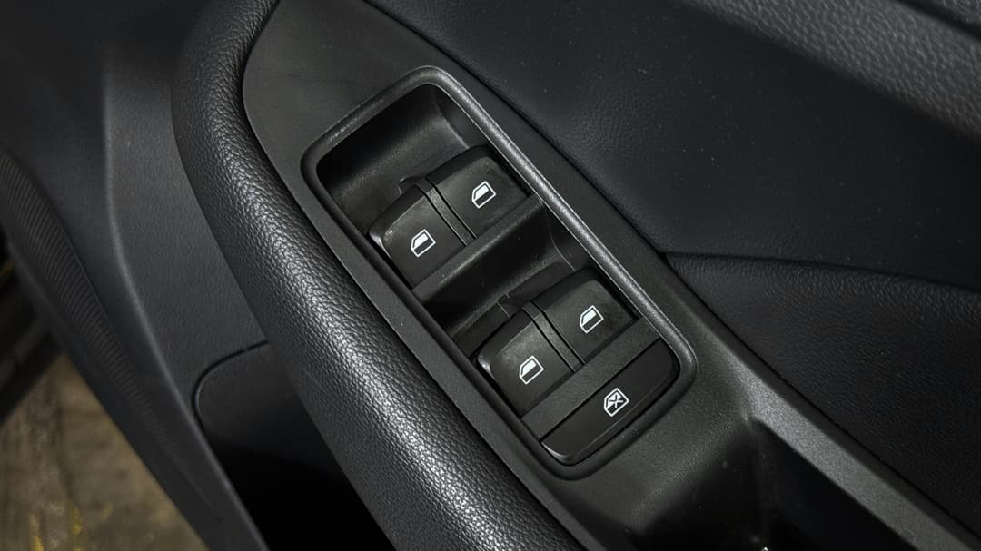 2022 MG ZS Excite, Automatic, 45440 km, Drivers Side Door Panel Controls