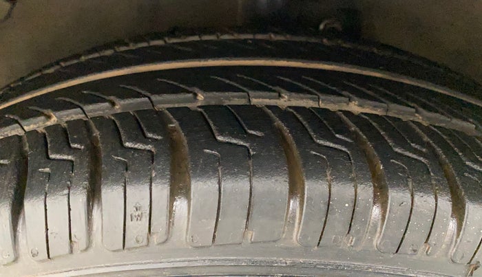 2016 Maruti Celerio VXI (O), Petrol, Manual, 90,686 km, Left Front Tyre Tread
